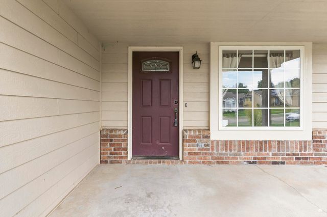 820 Fossilridge Drive, Manhattan, KS 66503