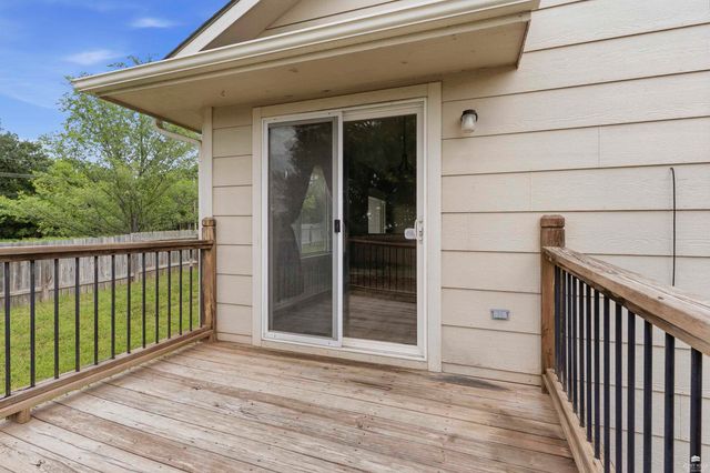 820 Fossilridge Drive, Manhattan, KS 66503