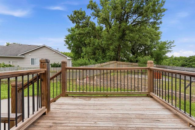 820 Fossilridge Drive, Manhattan, KS 66503