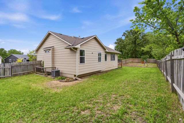 820 Fossilridge Drive, Manhattan, KS 66503
