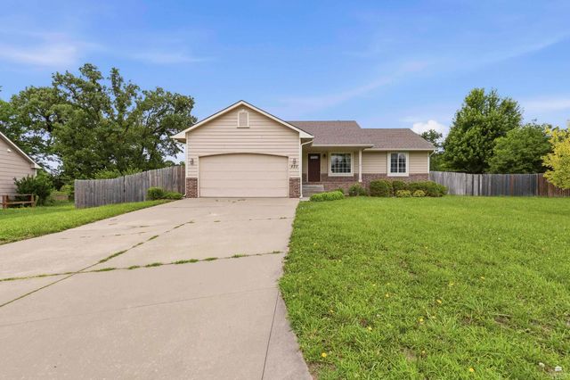 820 Fossilridge Drive, Manhattan, KS 66503