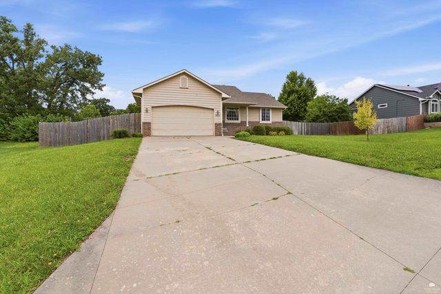 820 Fossilridge Drive, Manhattan, KS 66503