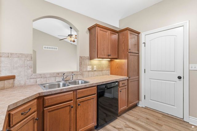 820 Fossilridge Drive, Manhattan, KS 66503