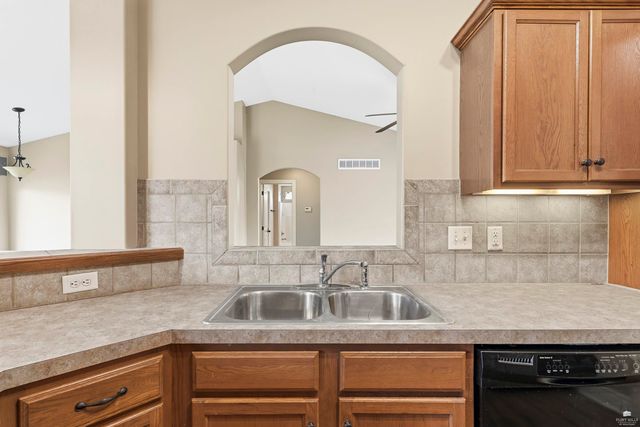 820 Fossilridge Drive, Manhattan, KS 66503