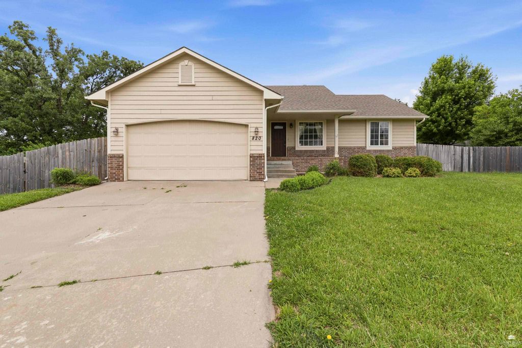 820 Fossilridge Drive, Manhattan, KS 66503