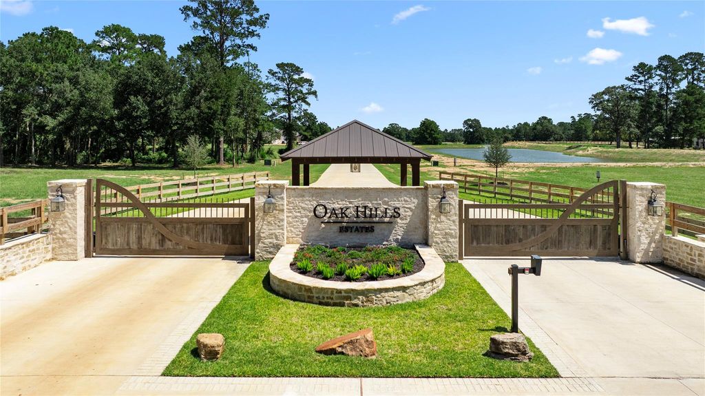 216 Hidden Oak Drive, Hockley, TX 77447