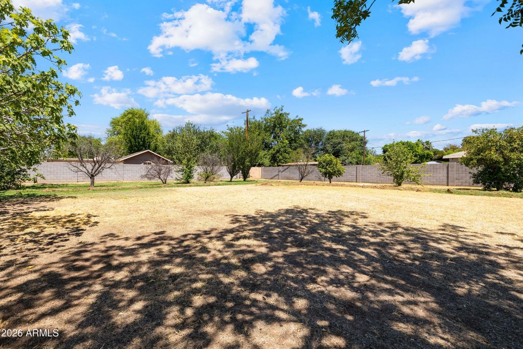 5704 N 11TH Avenue -, Phoenix, AZ 85013 — photo 2