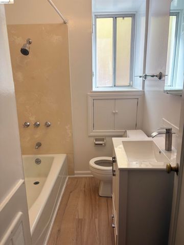 1024 Elsinore Ave, Oakland, CA 94602