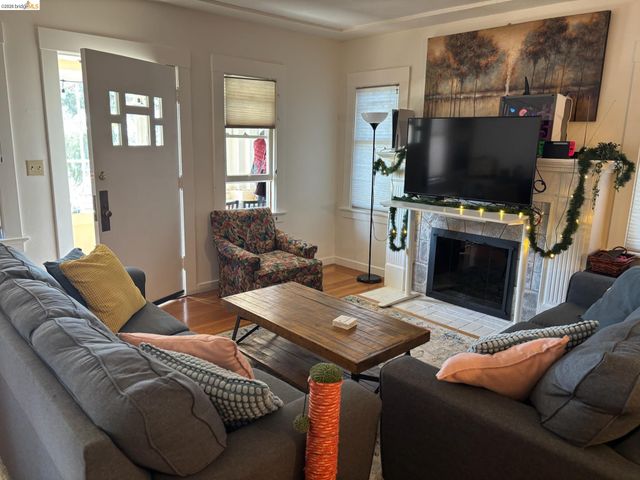 1024 Elsinore Ave, Oakland, CA 94602