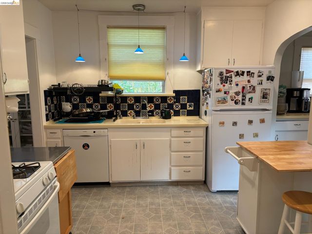 1024 Elsinore Ave, Oakland, CA 94602