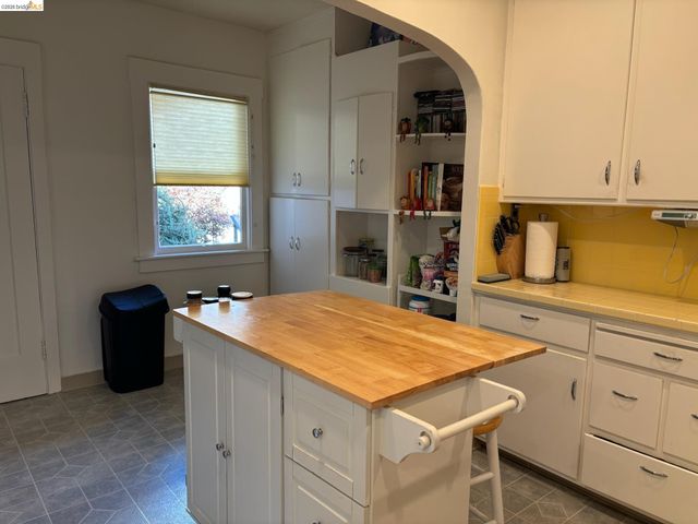 1024 Elsinore Ave, Oakland, CA 94602