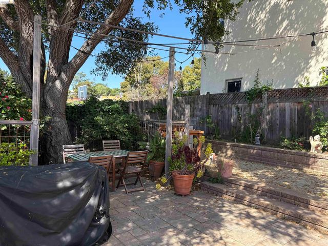 1024 Elsinore Ave, Oakland, CA 94602