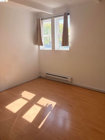 1024 Elsinore Ave, Oakland, CA 94602