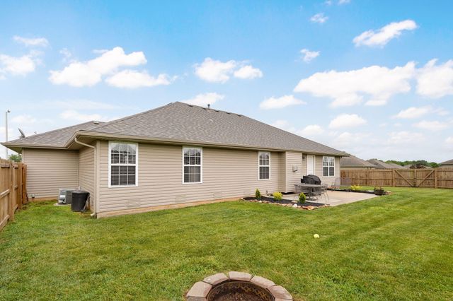 1071 S Tanner Drive, Springfield, MO 65802