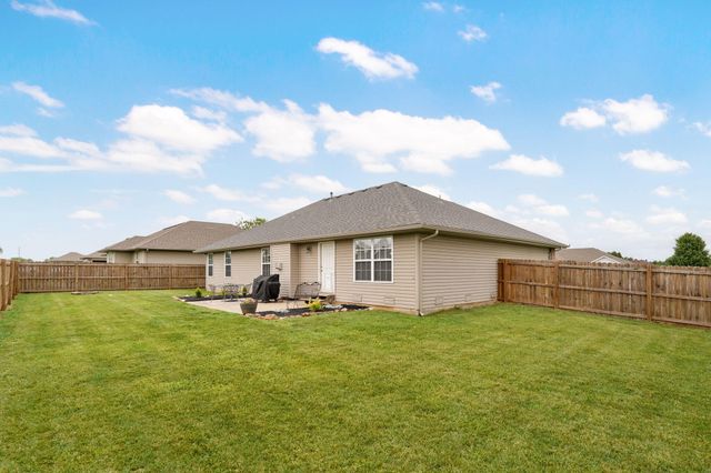 1071 S Tanner Drive, Springfield, MO 65802