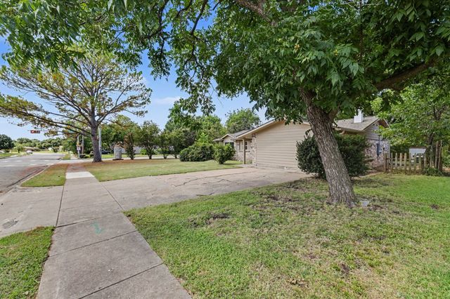 3001 Harvard Street N, Irving, TX 75062