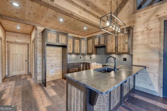 250 Wolf Creek Circle, Mineral Bluff, GA 30559