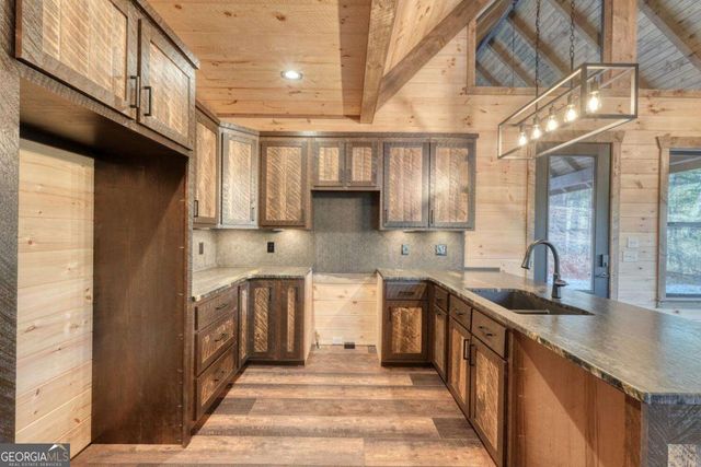 250 Wolf Creek Circle, Mineral Bluff, GA 30559