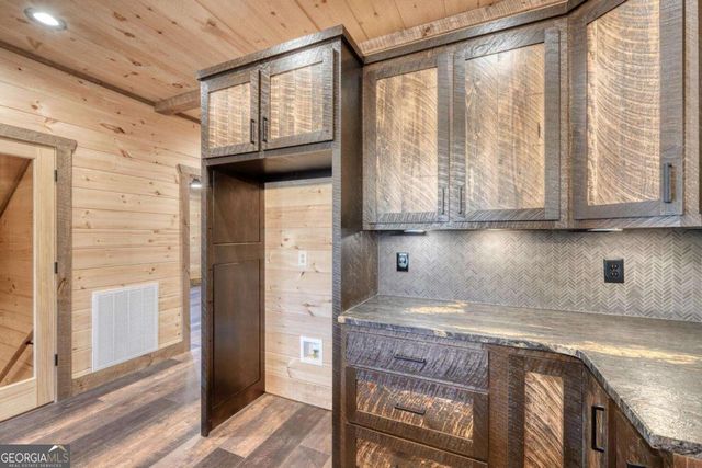 250 Wolf Creek Circle, Mineral Bluff, GA 30559