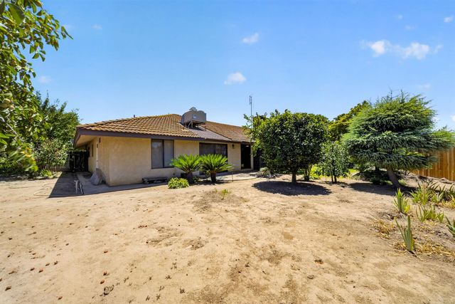 83 2nd Street, Clovis, CA 93612