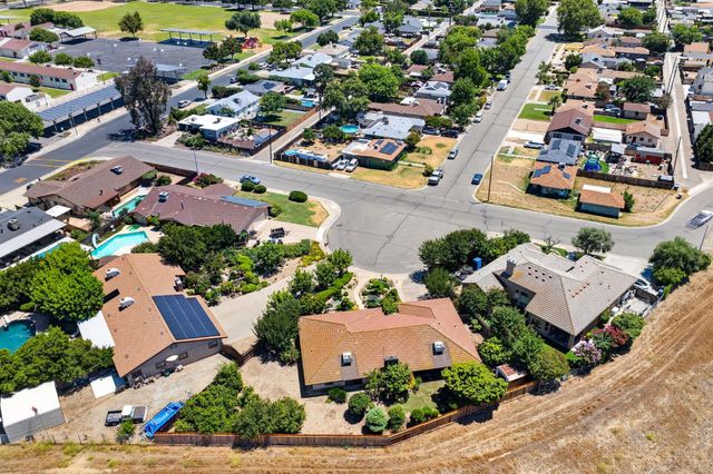 83 2nd Street, Clovis, CA 93612