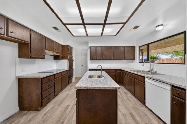 83 2nd Street, Clovis, CA 93612