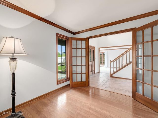 2S517 Danbury Drive, Glen Ellyn, IL 60137