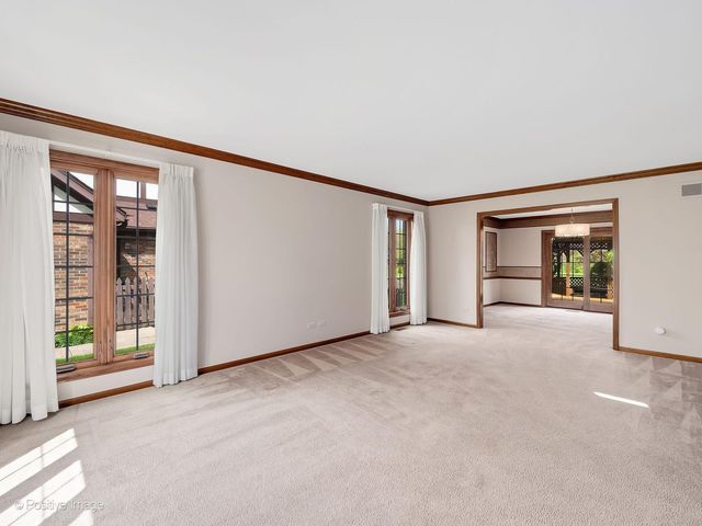 2S517 Danbury Drive, Glen Ellyn, IL 60137