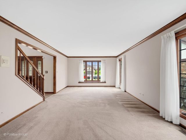 2S517 Danbury Drive, Glen Ellyn, IL 60137