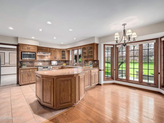 2S517 Danbury Drive, Glen Ellyn, IL 60137