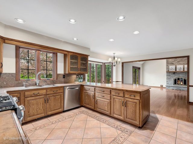 2S517 Danbury Drive, Glen Ellyn, IL 60137