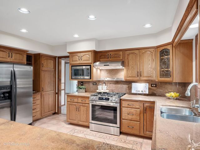 2S517 Danbury Drive, Glen Ellyn, IL 60137
