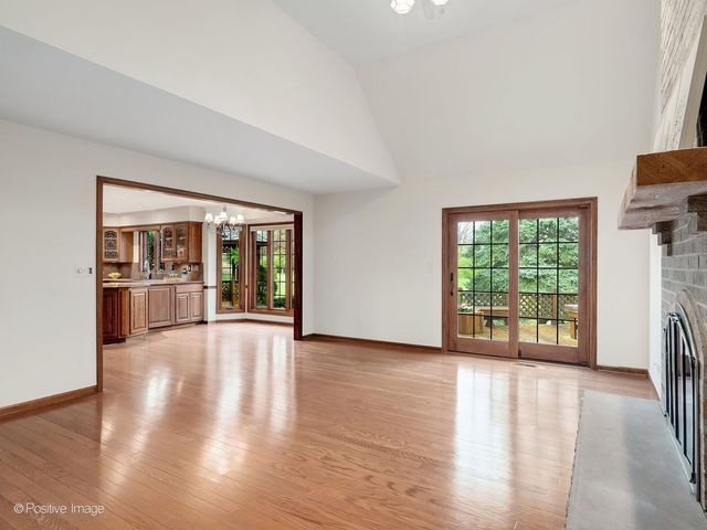 2S517 Danbury Drive, Glen Ellyn, IL 60137