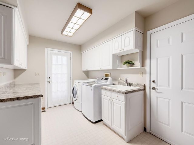 2S517 Danbury Drive, Glen Ellyn, IL 60137