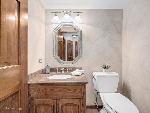 2S517 Danbury Drive, Glen Ellyn, IL 60137