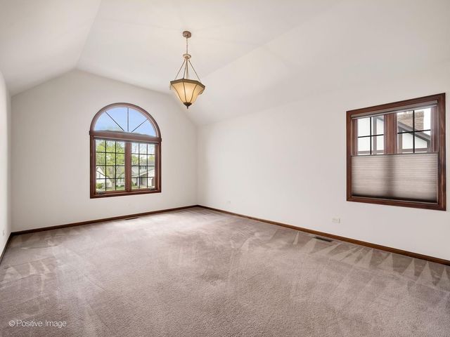 2S517 Danbury Drive, Glen Ellyn, IL 60137