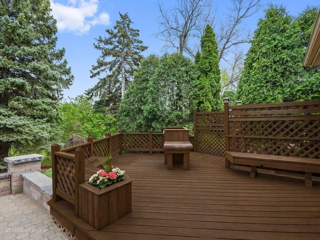 2S517 Danbury Drive, Glen Ellyn, IL 60137