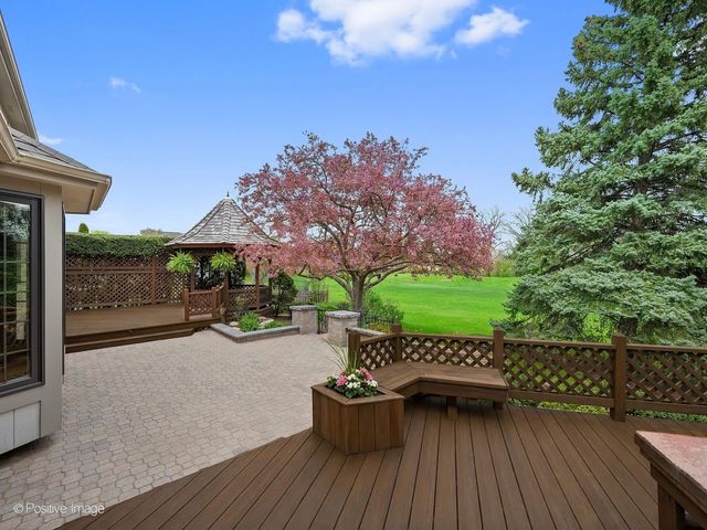 2S517 Danbury Drive, Glen Ellyn, IL 60137