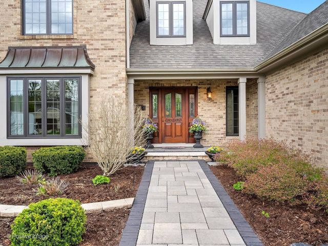 2S517 Danbury Drive, Glen Ellyn, IL 60137