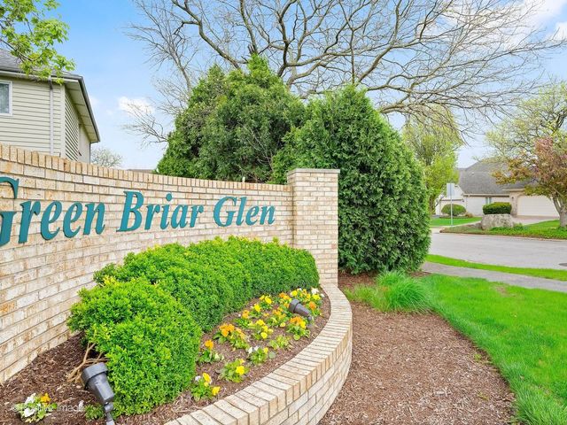 2S517 Danbury Drive, Glen Ellyn, IL 60137