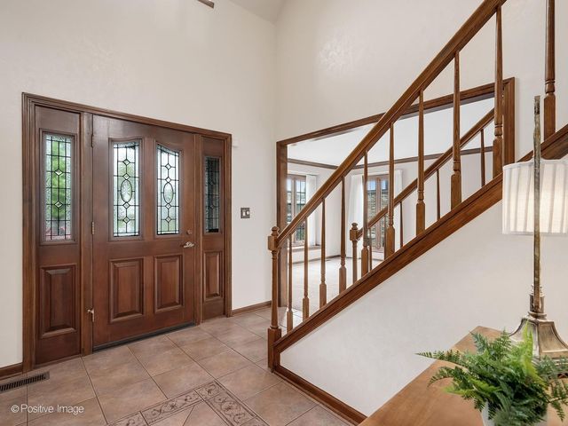 2S517 Danbury Drive, Glen Ellyn, IL 60137