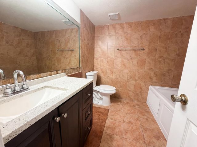 2737 S Oakland Forest Drive 202, Oakland Park, FL 33309