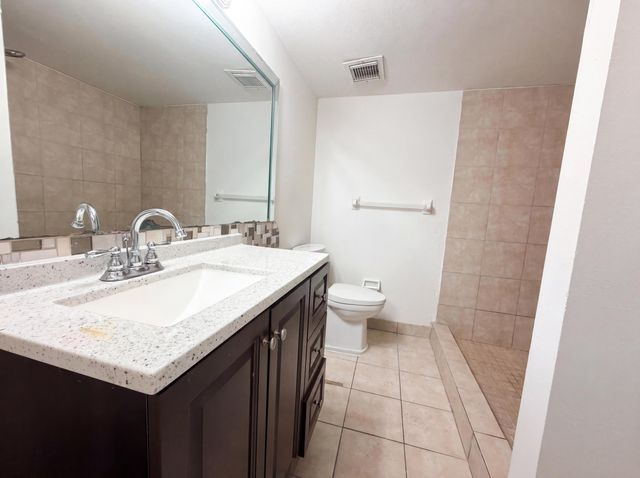 2737 S Oakland Forest Drive 202, Oakland Park, FL 33309