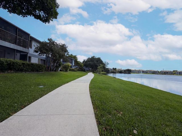 2737 S Oakland Forest Drive 202, Oakland Park, FL 33309