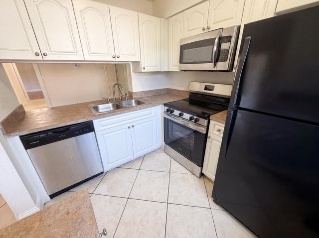 2737 S Oakland Forest Drive 202, Oakland Park, FL 33309