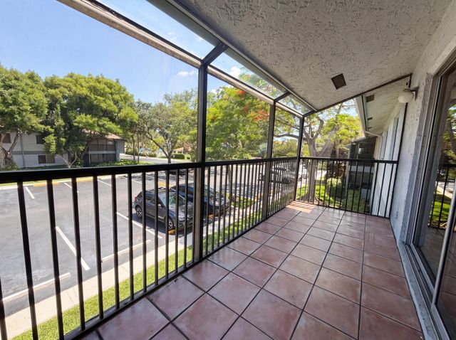 2737 S Oakland Forest Drive 202, Oakland Park, FL 33309