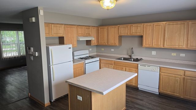 2053 Grayhawk Drive, Aurora, IL 60503