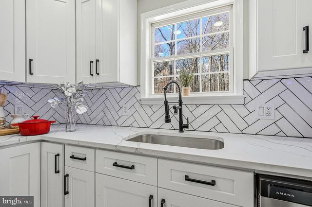 18 MAPLESHADE RD, Newark, DE 19702