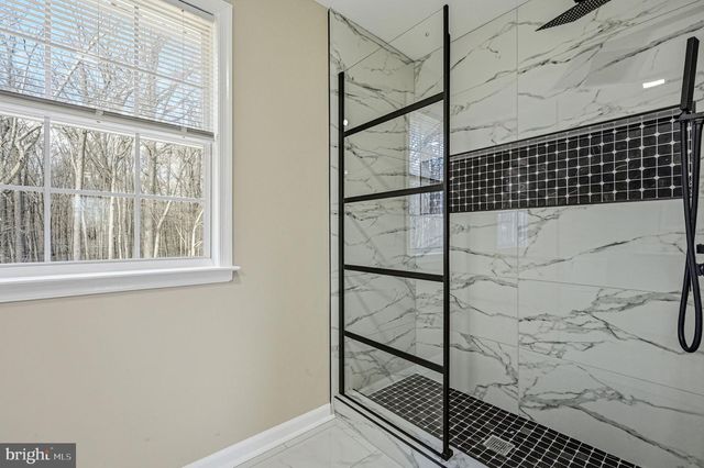 18 MAPLESHADE RD, Newark, DE 19702