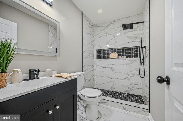 18 MAPLESHADE RD, Newark, DE 19702